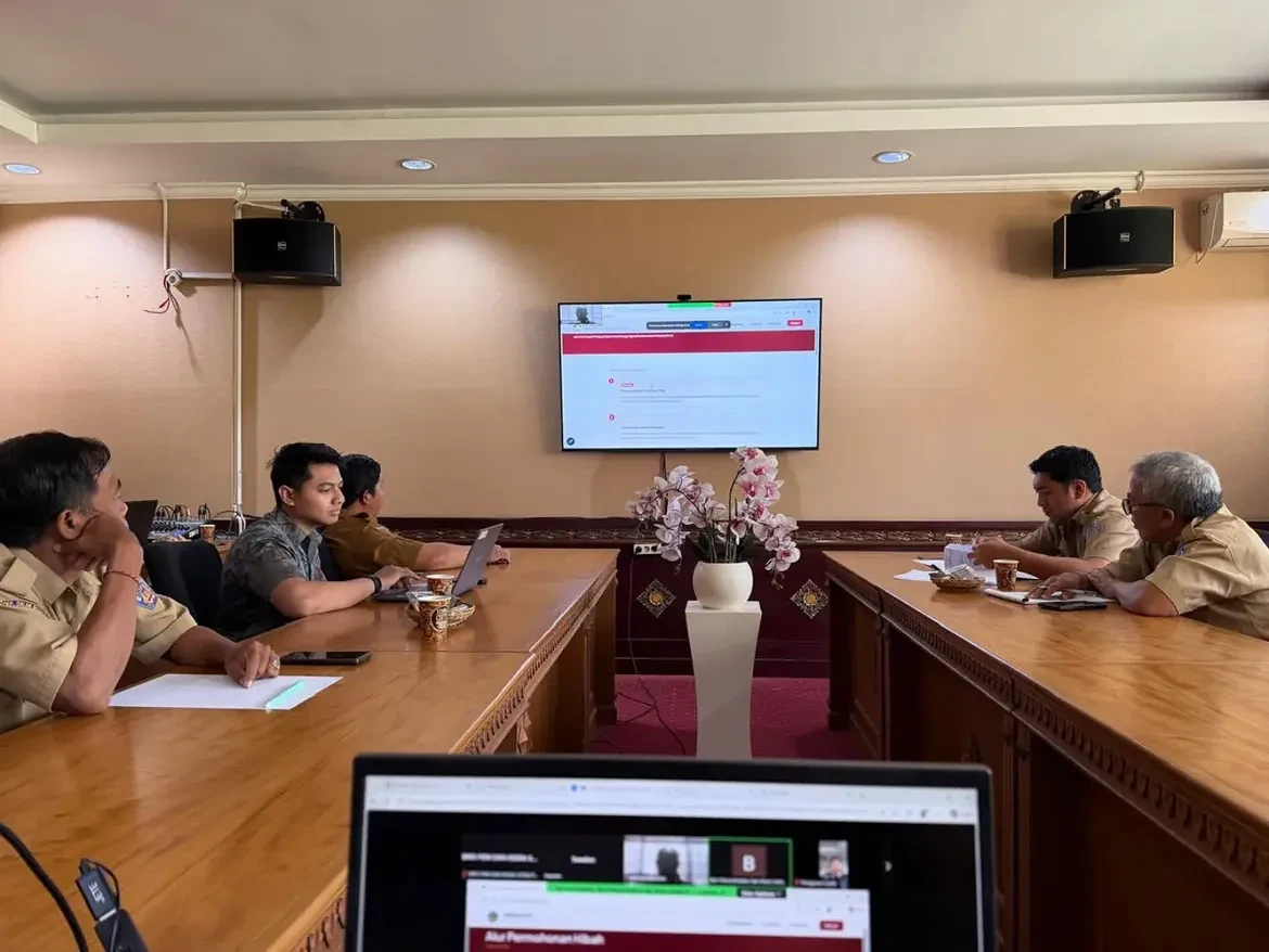 Kepala Biro Pemerintahan dan Kesejahteraan Rakyat didampingi Kepala Bagian Kesejahteraan Rakyat (11)
