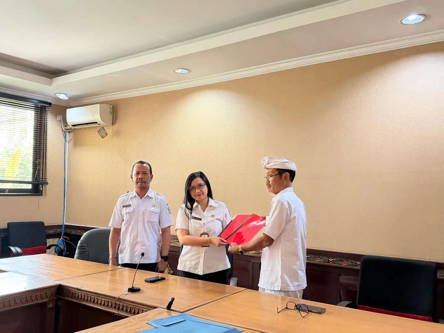 Audensi dari Pengempon Pura Agung Kahyangan Jagat Kentel Gumi beserta Bendesa dan Perangkat Desa, Desa Tusan, Kecamatan Banjarangkan