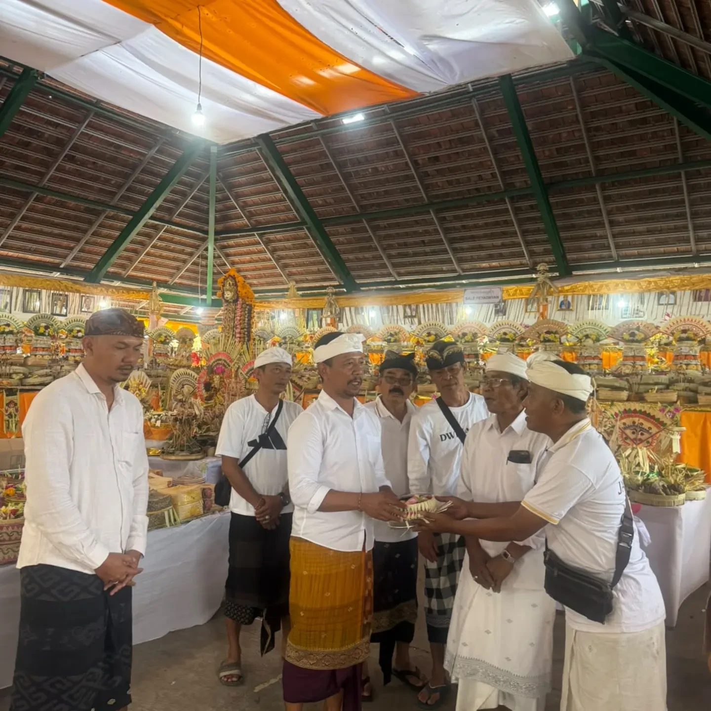 uleman karya Pitra Yadnya Ngaben Kinembulan/Ngaben Ngerit, Ngeraja Singa, Ngeraja Sewala dan Metatah Masal di Wantilan Pura Dalem Desa Adat Jagapati