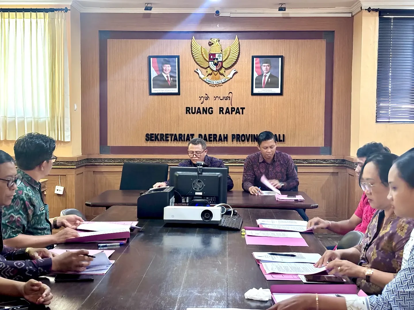 biro-pemerintahan-dan-kesejahteraan-rakyat-melaksanakan-rapat-verifikasi-berkas-pemberhentian-d-5.webp