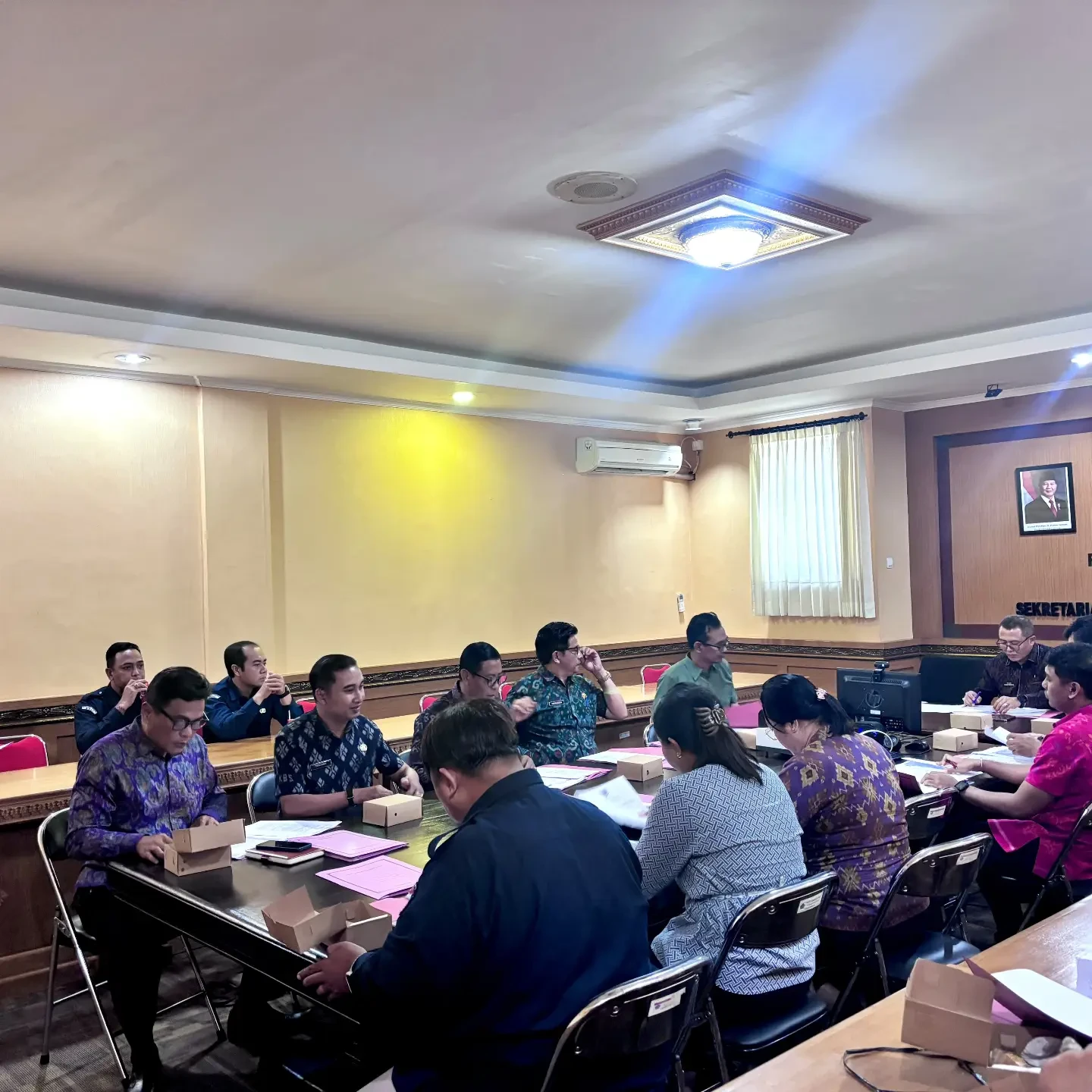 biro-pemerintahan-dan-kesejahteraan-rakyat-melaksanakan-rapat-verifikasi-berkas-pemberhentian-d-8.webp