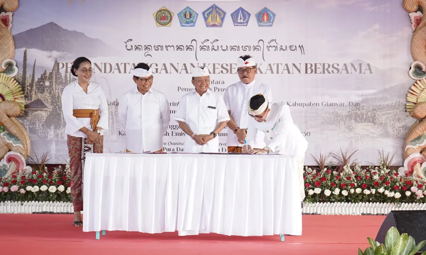biro-pemerintahan-dan-kesejahteraan-rakyat-memfasilitasi-penandatanganan-naskah-kesepakatan-ber-2.webp