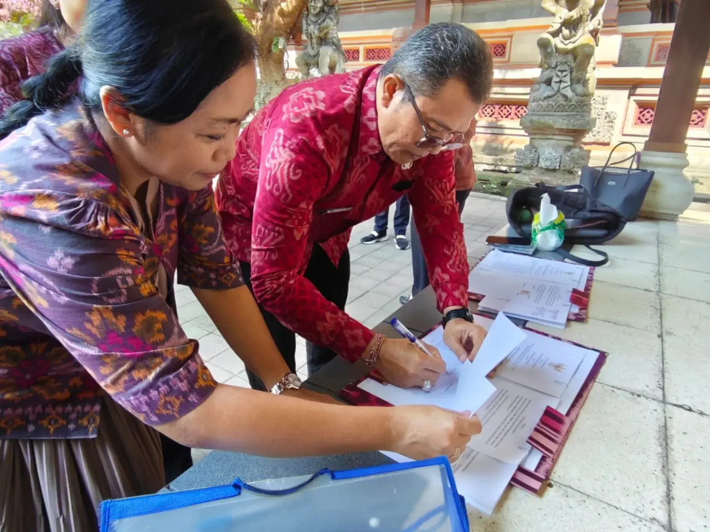 biro-pemerintahan-dan-kesejahteraan-rakyat-memfasilitasi-penandatanganan-nota-kesepakatan-peny-3.webp