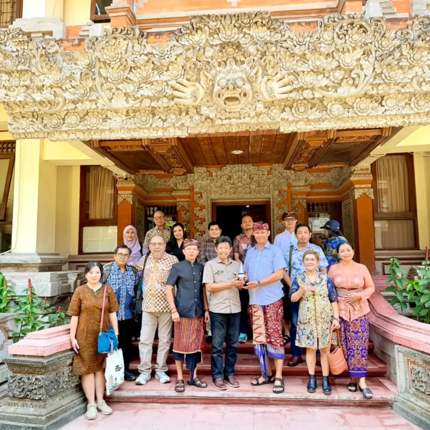 biro-pemerintahan-dan-kesejahteraan-rakyat-menenerima-kunjungan-studi-banding-komisi-b-dprd-kot-1.webp