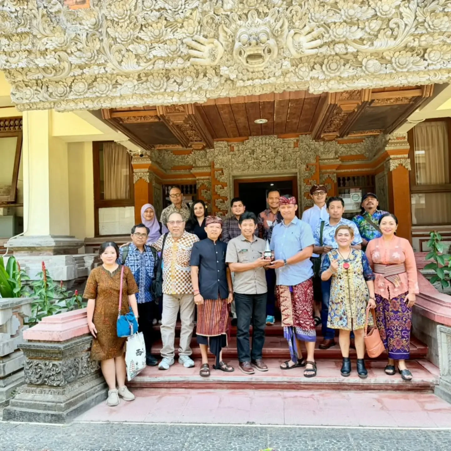 biro-pemerintahan-dan-kesejahteraan-rakyat-menenerima-kunjungan-studi-banding-komisi-b-dprd-kot-2.webp