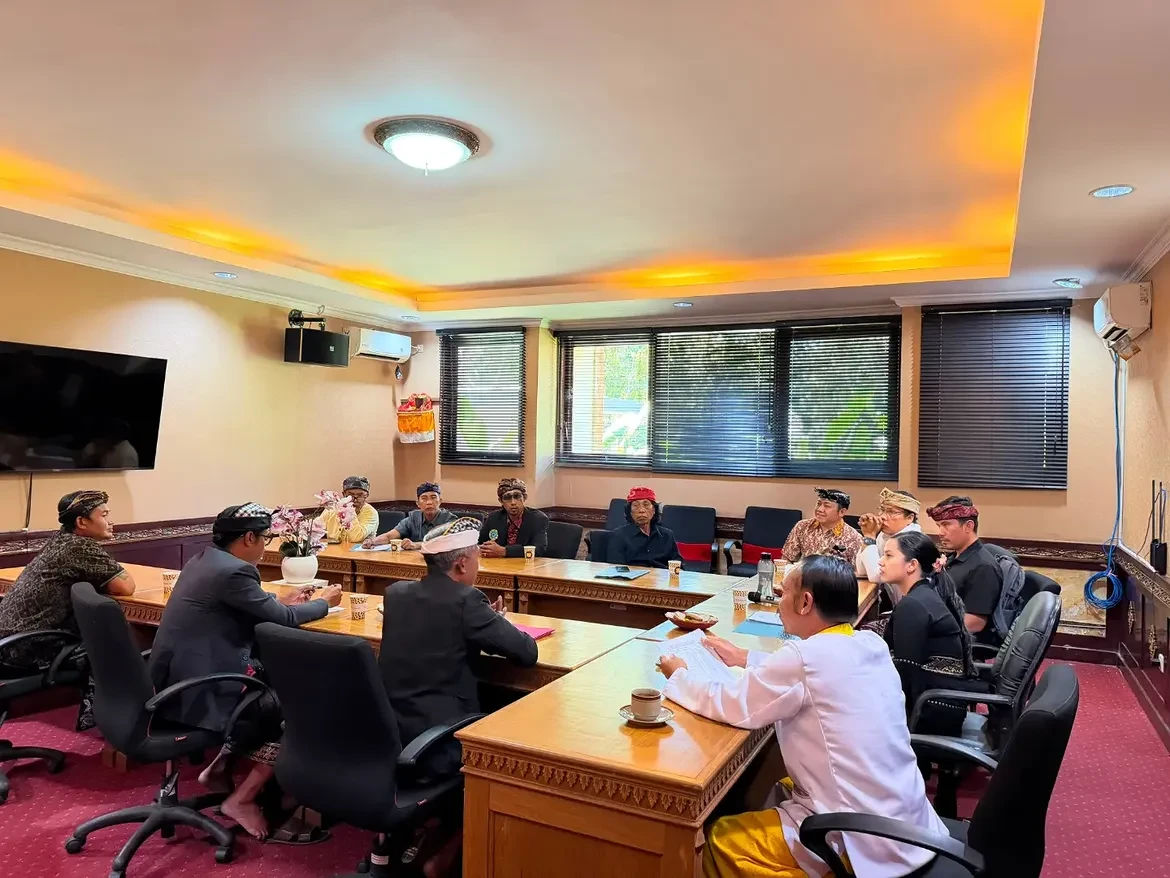 biro-pemerintahan-dan-kesejahteraan-rakyat-menerima-kunjungan-panitia-karya-upacara-dewa-yadnya-1.webp