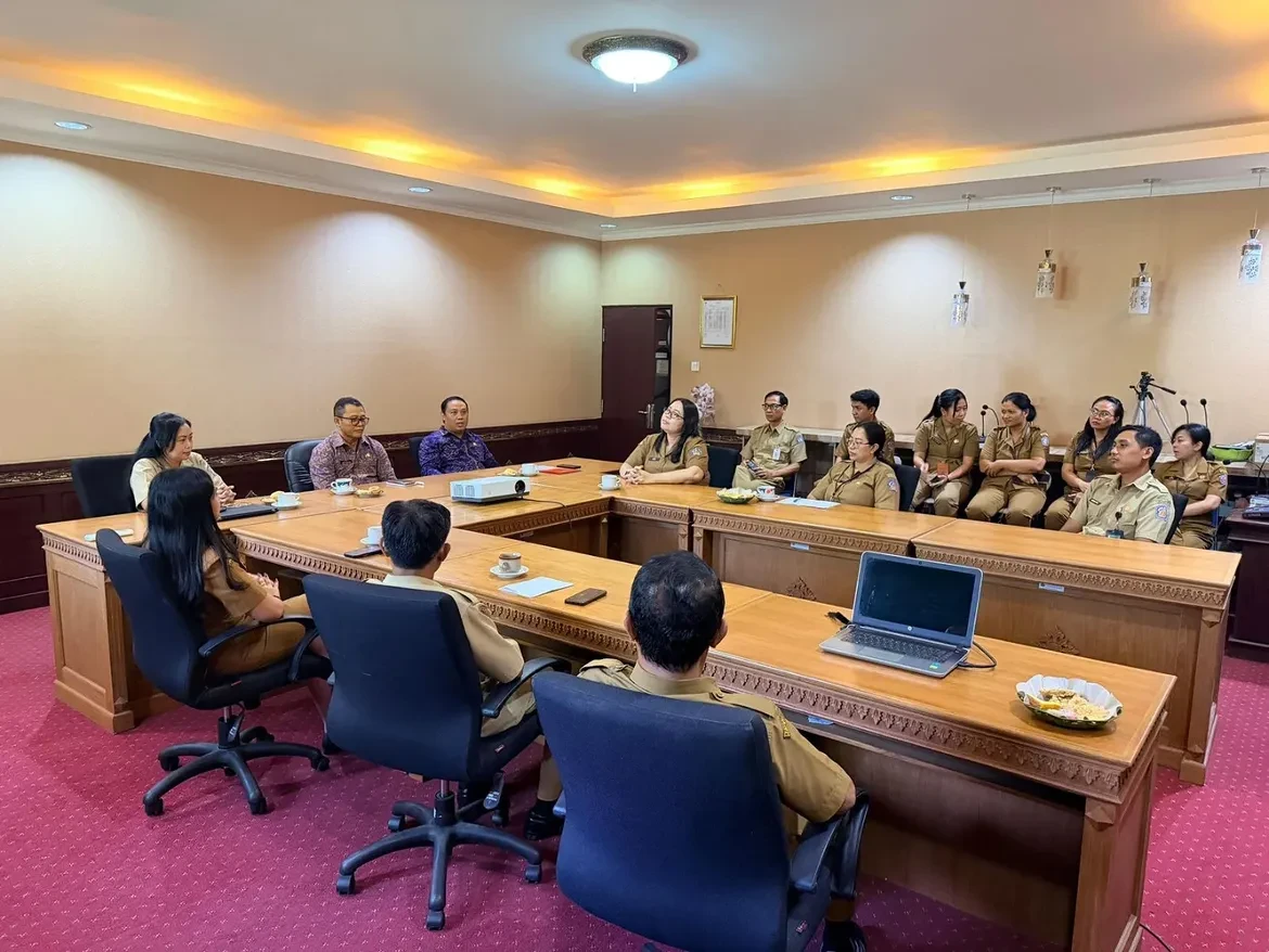 biro-pemerintahan-dan-kesejahteraan-rakyat-menerima-penyerahan-berita-acara-entry-meeting-dari-1.webp