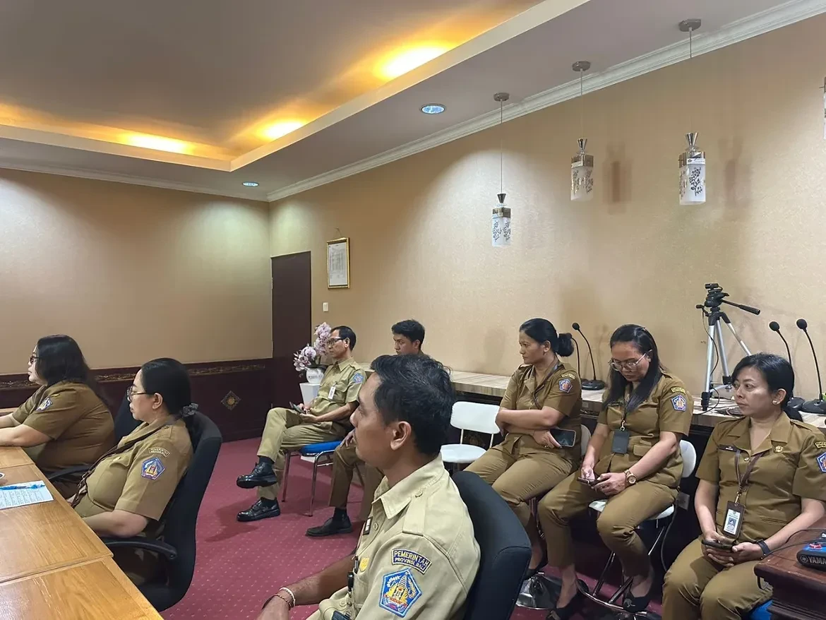 biro-pemerintahan-dan-kesejahteraan-rakyat-menerima-penyerahan-berita-acara-entry-meeting-dari-3.webp