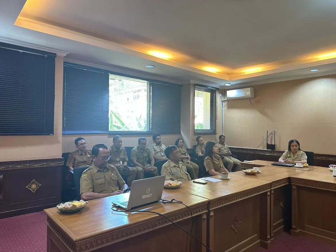 biro-pemerintahan-dan-kesejahteraan-rakyat-menerima-penyerahan-berita-acara-entry-meeting-dari-4.webp
