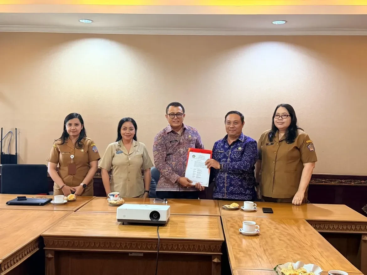 Penyerahan Berita Acara Entry Meeting dari Inspektorat Provinsi Bali