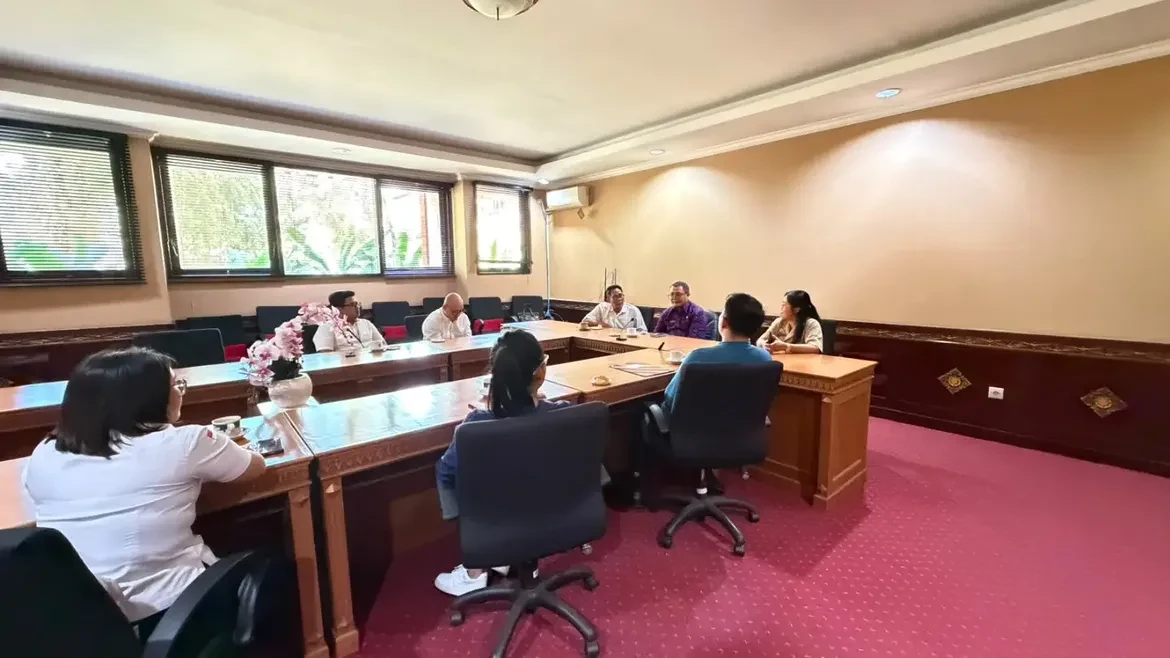 biro-pemerintahan-dan-kesejahteraan-rakyat-menerima-udiensi-fisipol-warmadewa-terkait-pelaksana-3.webp