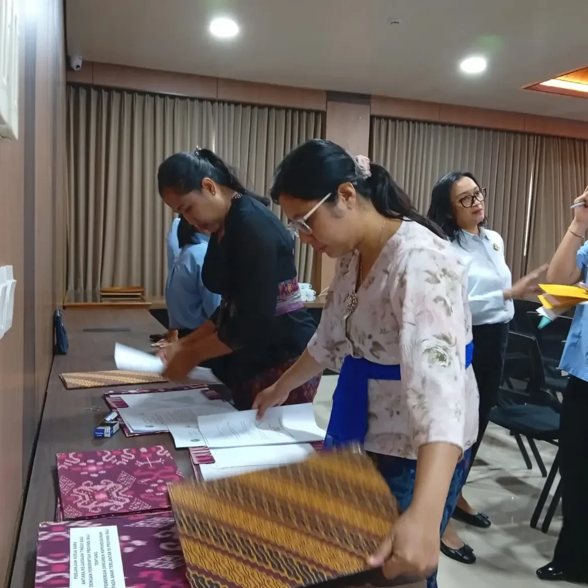 biro-pemerintahan-dan-kesejahteraan-rakyat-menghadiri-dan-memfasilitasi-penandatanganan-naskah-6.webp