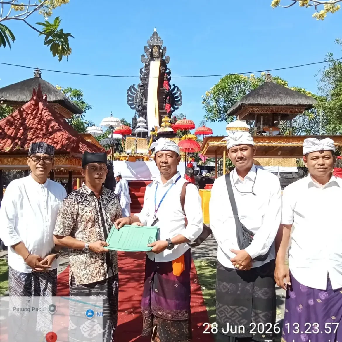 Upacara pujawali di Pura Agung Blambangan, Muncar, Banyuwangi