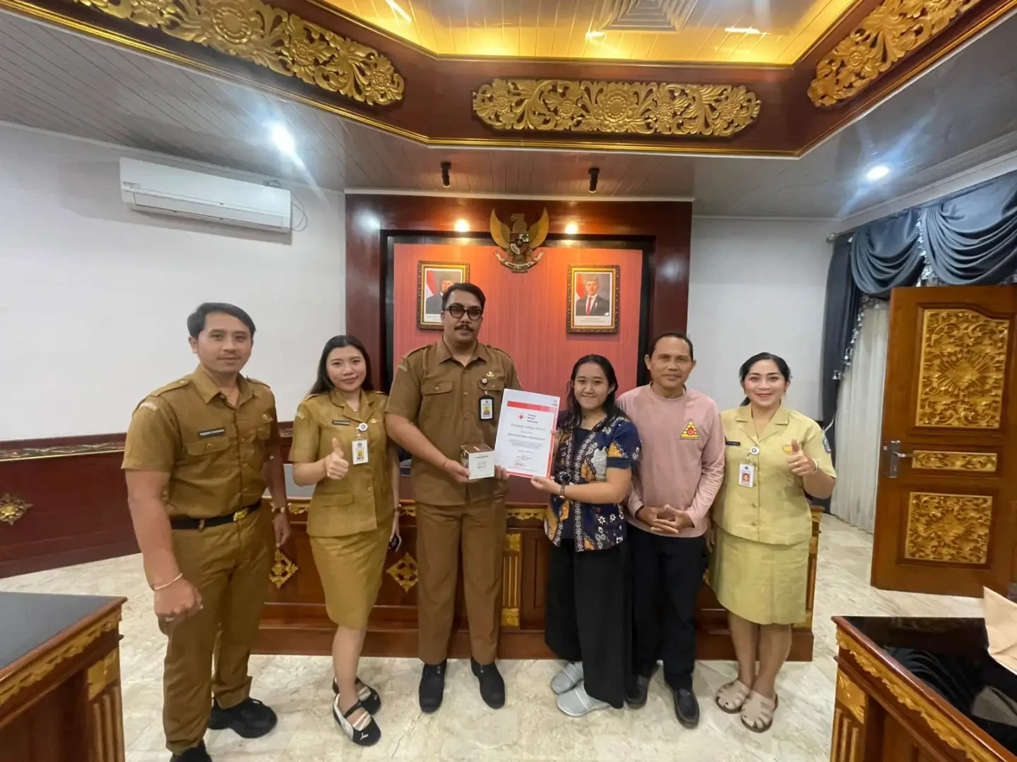 biro-pemerintahan-dan-kesejahteraan-rakyat-mengikuti-kegiatan-donor-darah-yang-diselenggarakan-4.webp