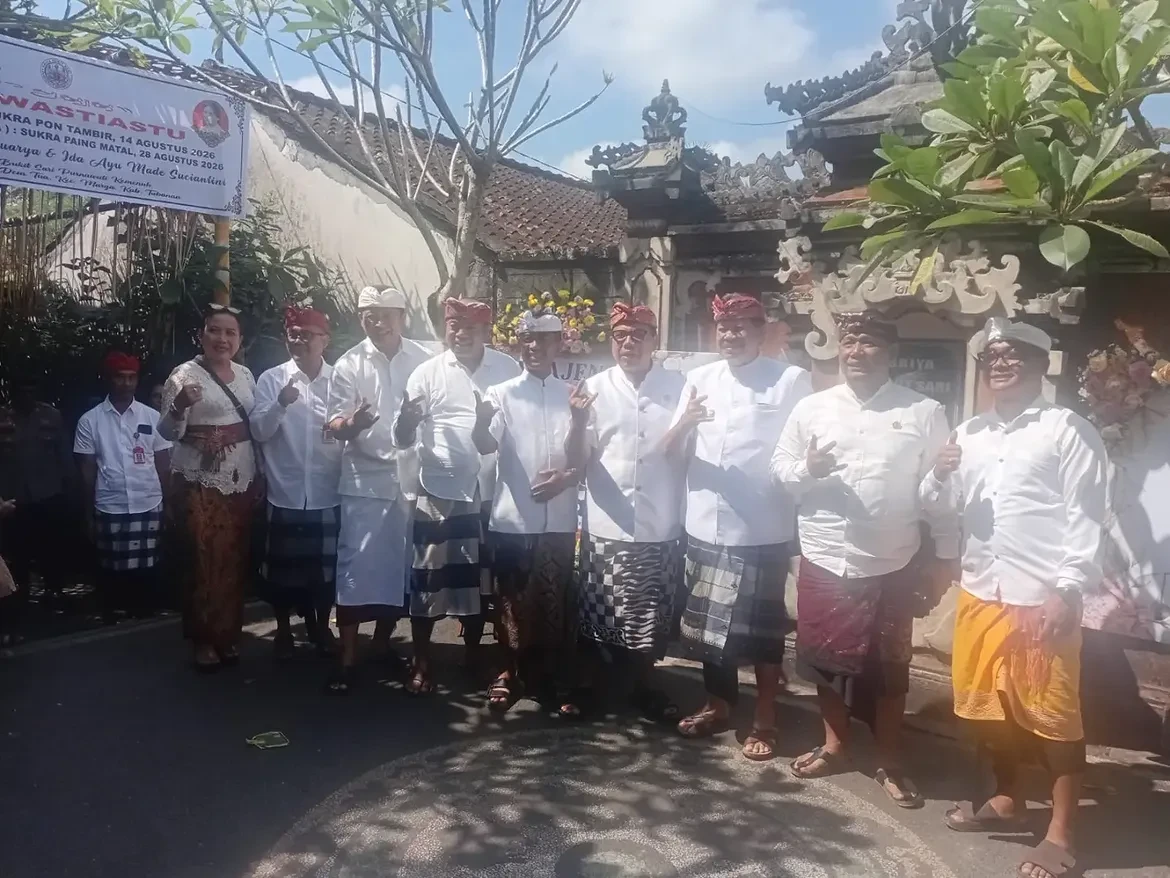 kepala-biro-pemerintahan-dan-kesejahteraan-rakyat-mewakili-gubernur-bali-menghadiri-upacara-pad-1.webp