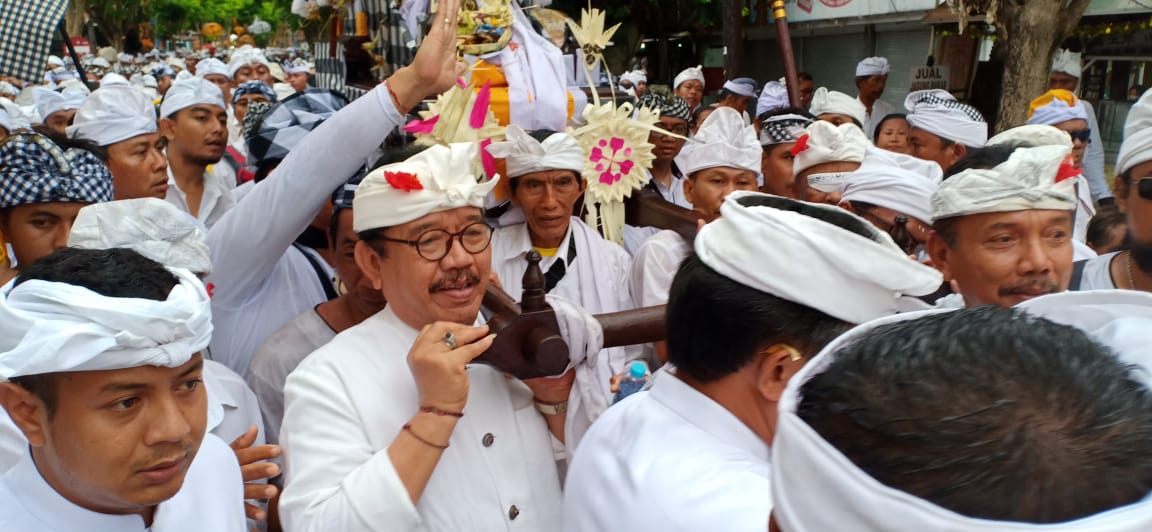 Ngiring Ida Bhatara Ring Pura Luhur Batukaru
