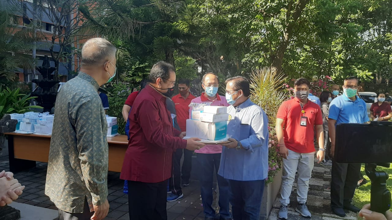 Penyerahan Logistik dari Konsulat Jendral RRT di Denpasar