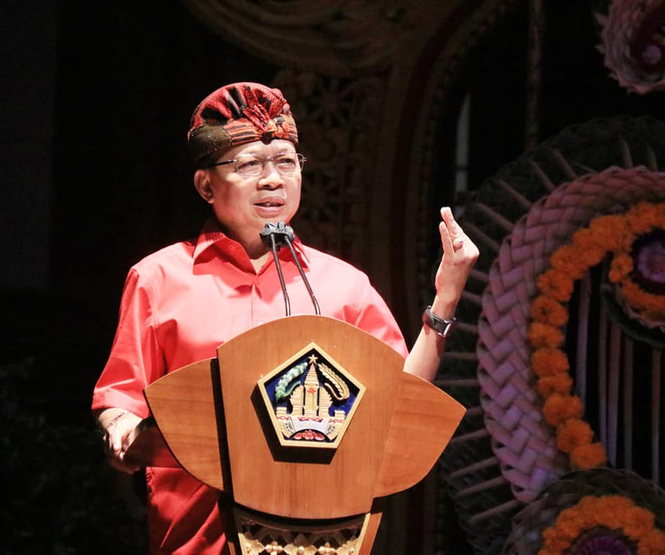 Serahkan SK CPNS Pemprov Bali Formasi 2019