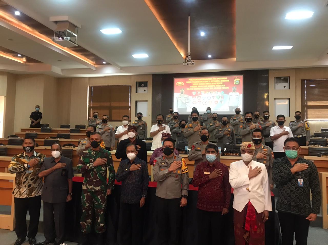 Mengatensi kegiatan Gubernur Bali