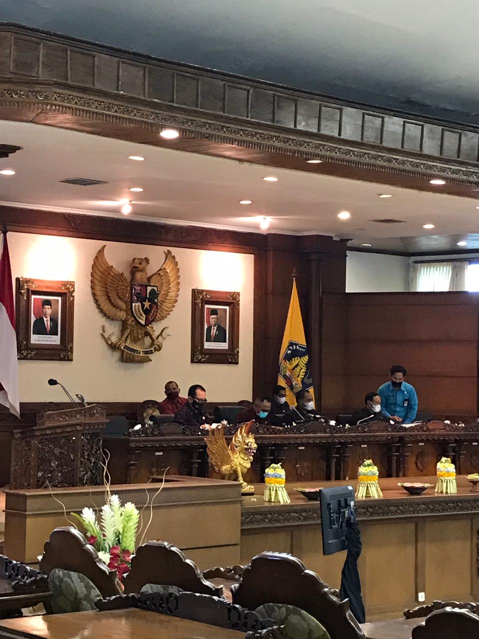Atensi Kegiatan Wakil Gubernur Bali dalam rangka menghadiri Rapat Paripurna ke-8 DPRD Provinsi Bali