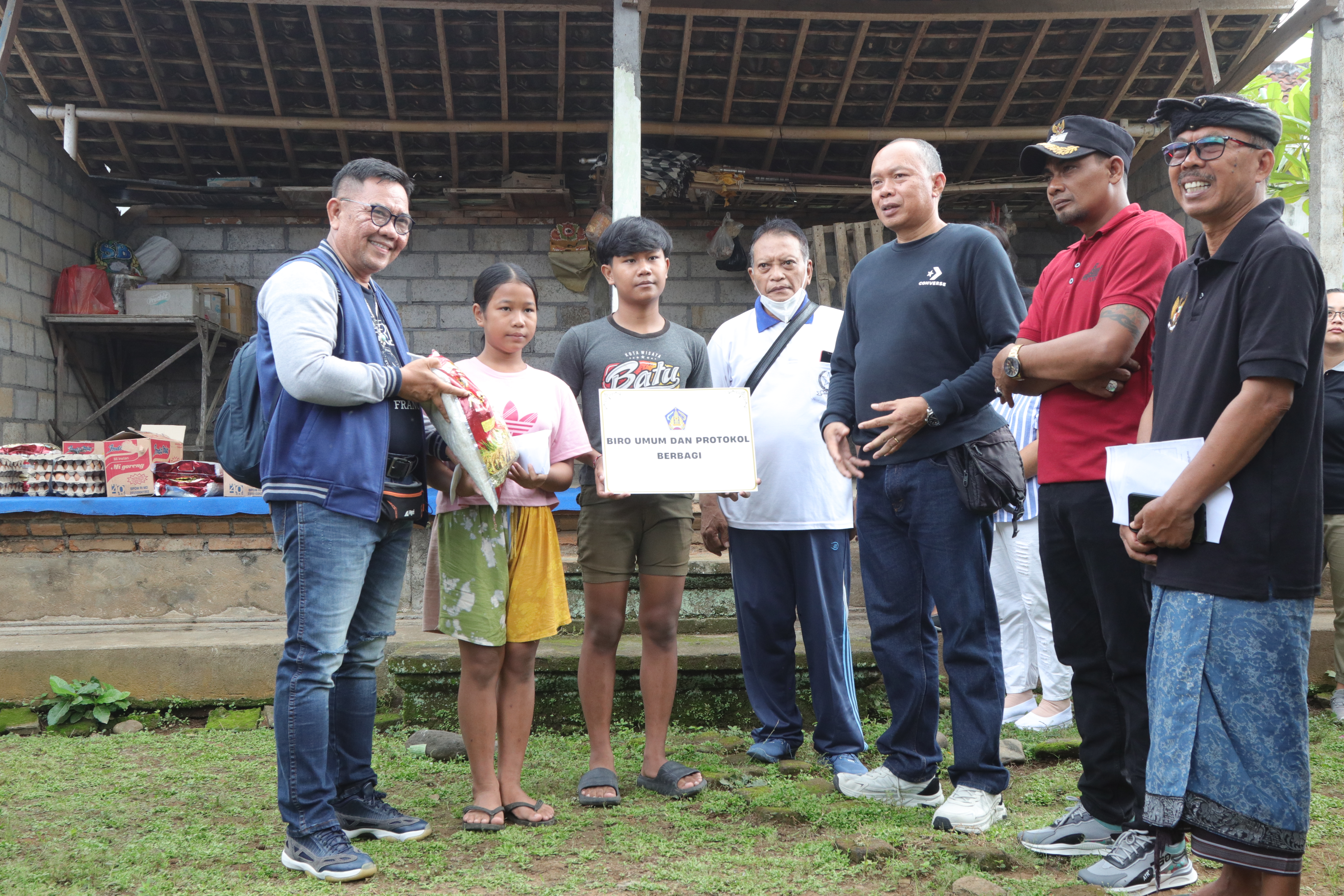 Biro Umum dan Protokol Berbagi di Tulikup, Karangasem