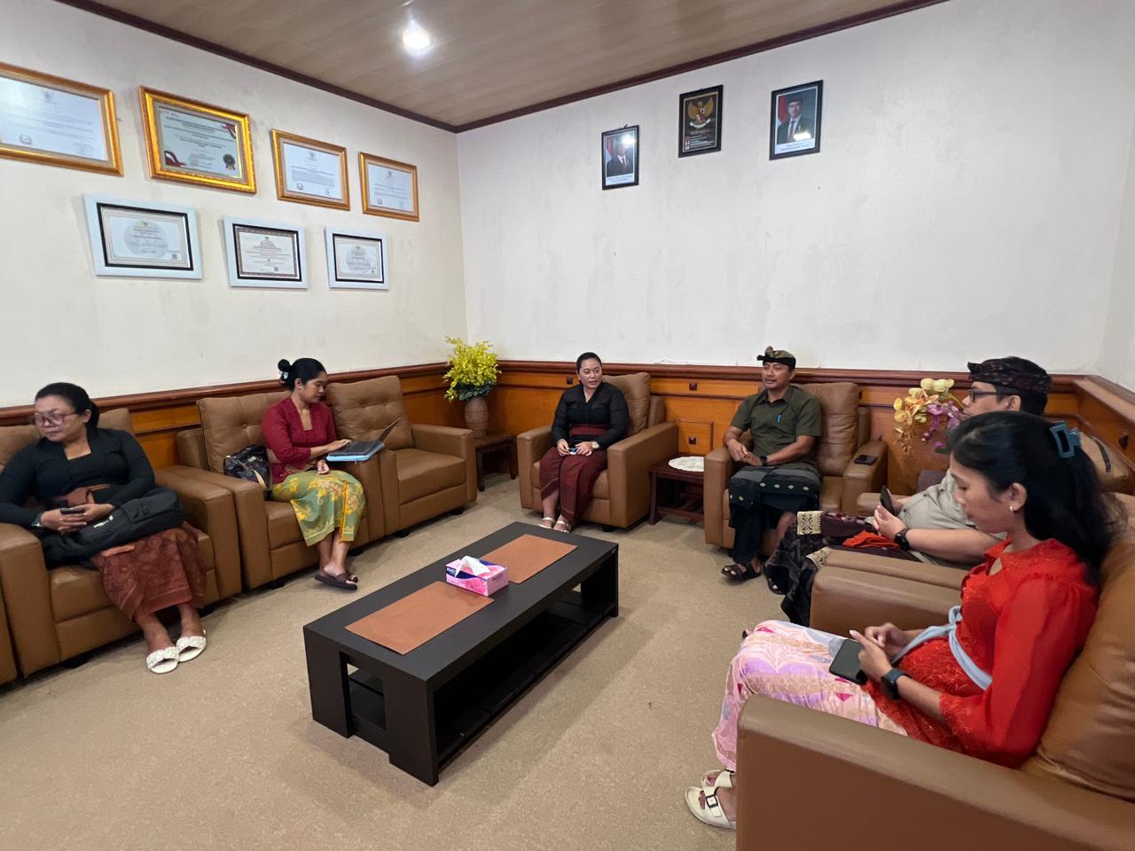 BKPSDM Provinsi Bali menerima pendampingan dari Tim Penilai Internal Inspektorat Provinsi Bali dalam rangka penguatan pembangunan Zona Integritas menuju Wilayah Birokrasi Bersih dan Melayani (WBBM).