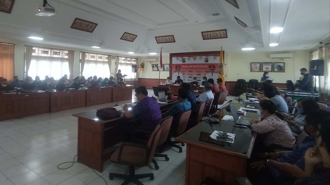 MENGIKUTI KEGIATAN FOCUS GROUP DISSCUSION (FGD) SATU DATA INDONESIA (SDI) DISKOMINFOS PROVINSI BALI