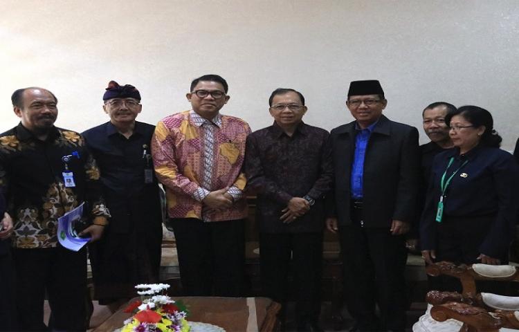 Lewat Perda Desa Adat, Koster Perkuat Peran Pasaraman Cetak SDM Hindu Berkualitas