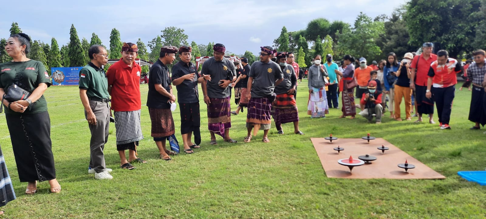 Sekeha Gangsing Kayu Sambuk dari Desa Gobleg Pukau Penonton