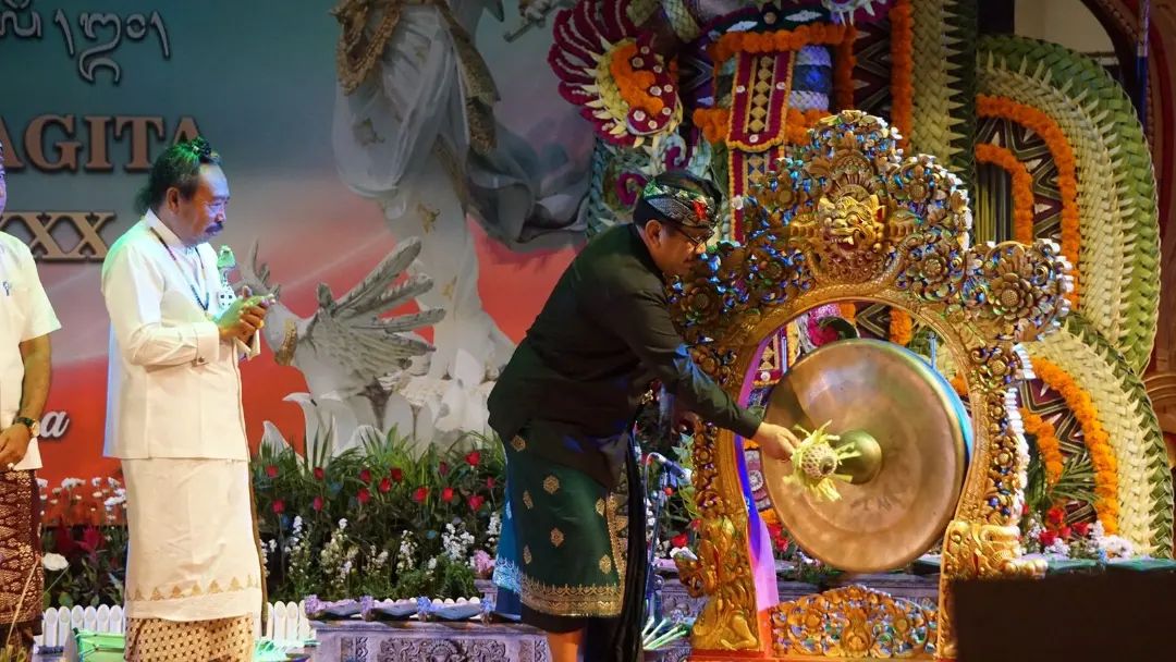 Wakil Gubernur Bali Mungkah Parikrama Utsawa Dharmagita Provinsi Bali Kaping XXX Warsa 2022