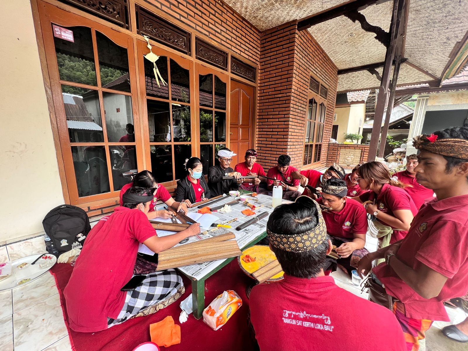 Konservasi Lontar di Banjar Kesimpar Kelod Teben, Abang Karangasem dari 29, Hanya Sembilan Lontar Teridentifikasi Sisanya Rusak