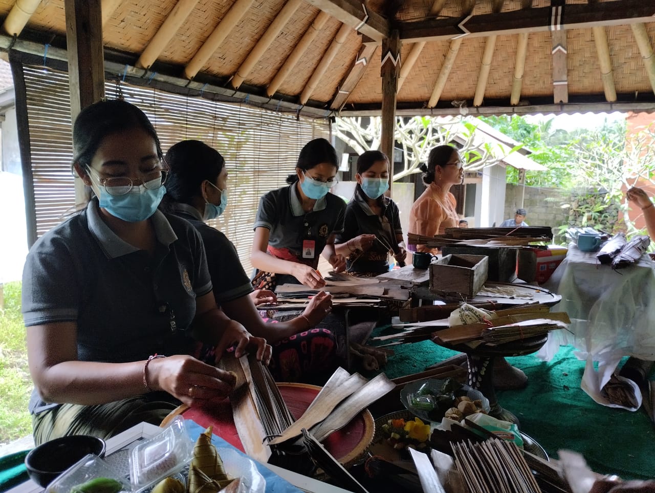 Penyuluh Bahasa Bali Konservasi 15 Cakep Lontar di Buahan Kintamani Bangli