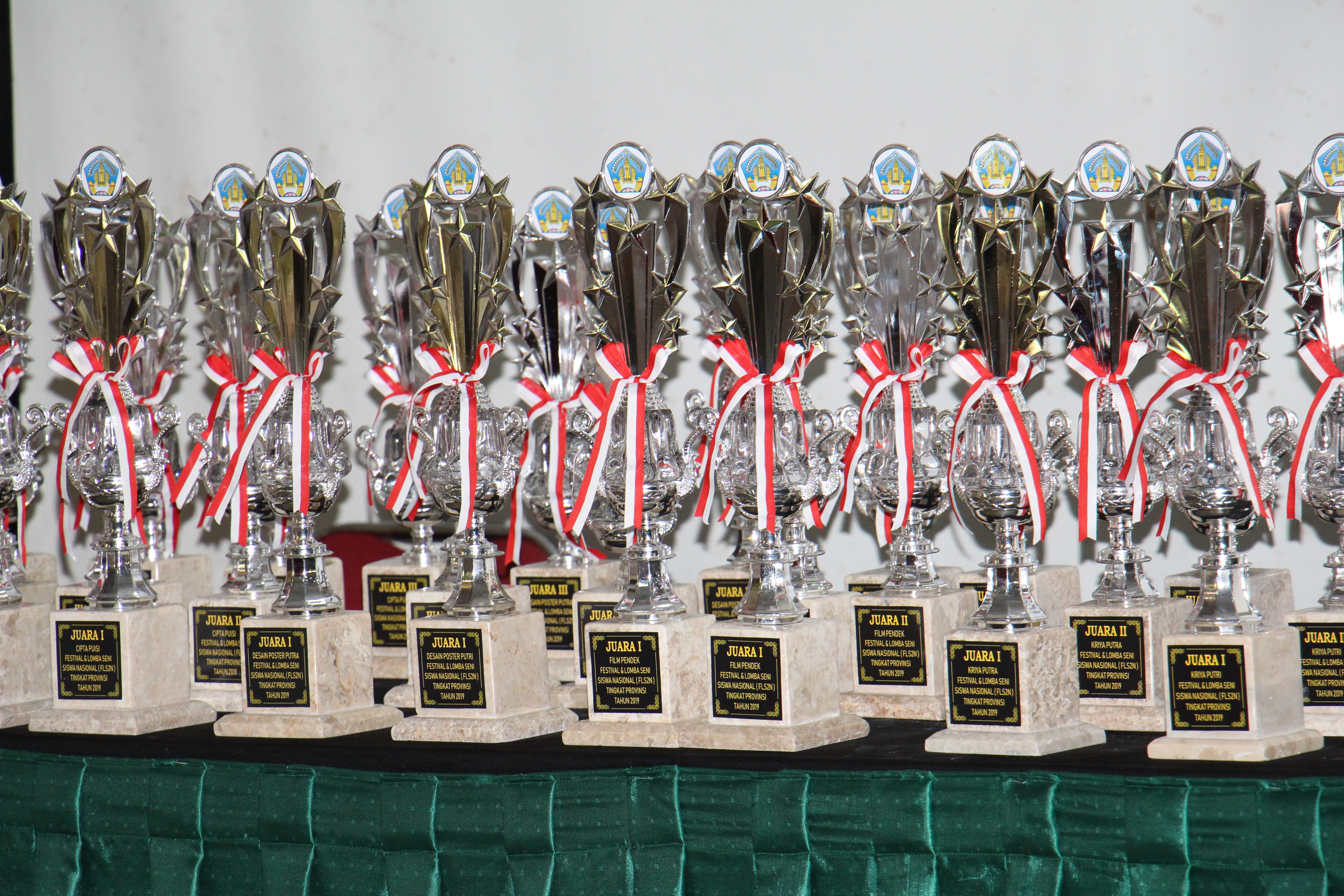 Kabid PSMA Disdik Provinsi Bali Menutup Kegiatan FLS2N SMA Tingkat Provinsi Bali Tahun 2019