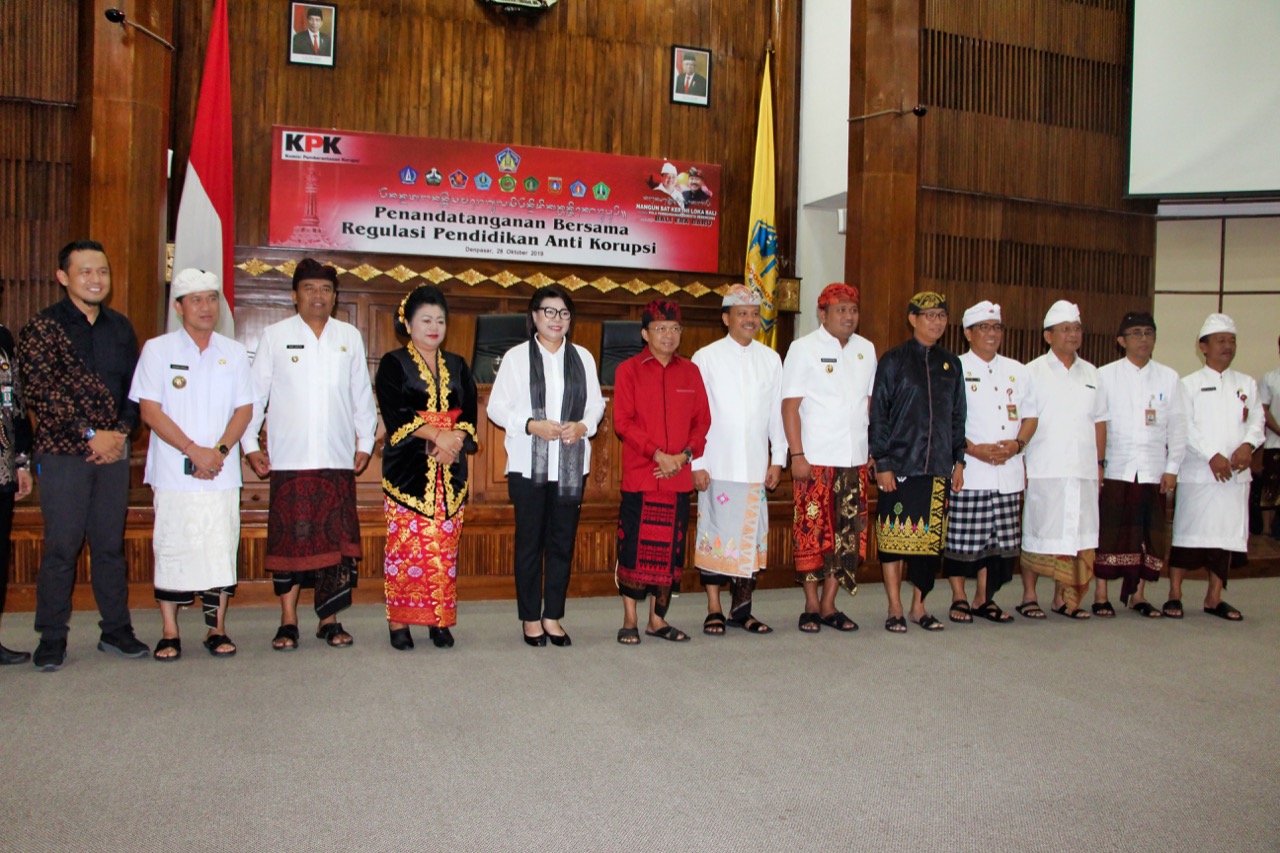 Penandatanganan Bersama Regulasi Pendidikan Anti Korupsi