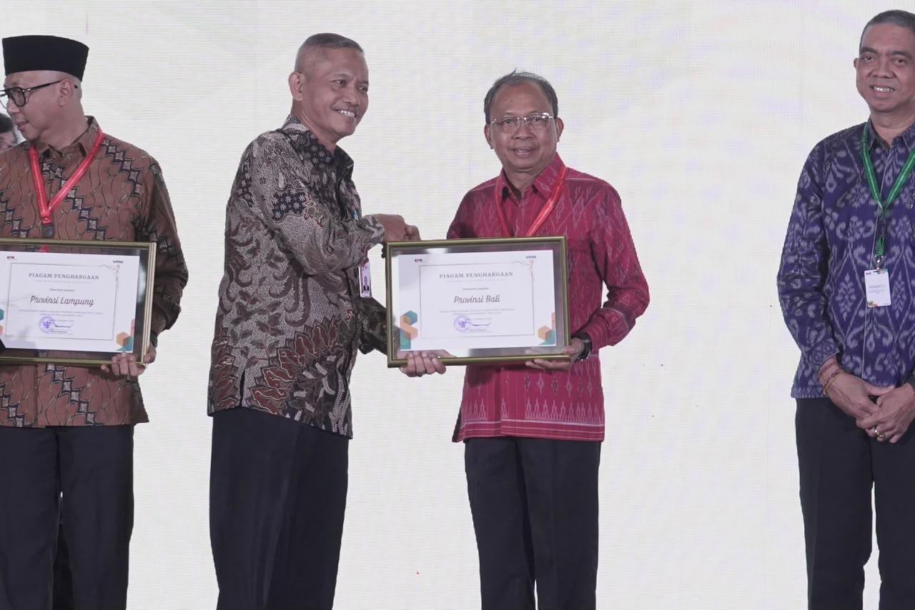 Komisi Pemberantasan Korupsi (KPK) RI memberikan penghargaan kepada Provinsi Bali