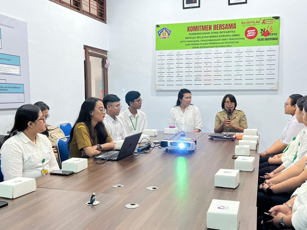 Mahasiswa PKPA Universitas Bali Internasional Angkatan 2 Lakukan Kunjungan ke UPTD PPOT & PPK