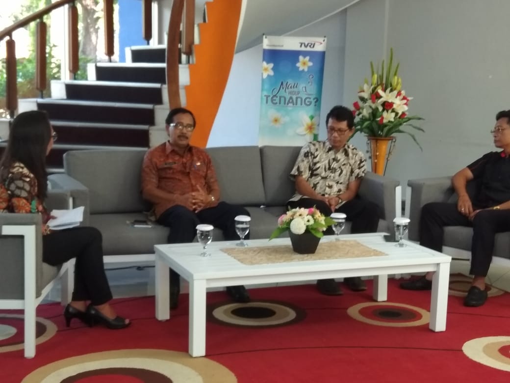 Kadis Kominfos Prov Bali di acara Warta Publik TVRI Denpasar