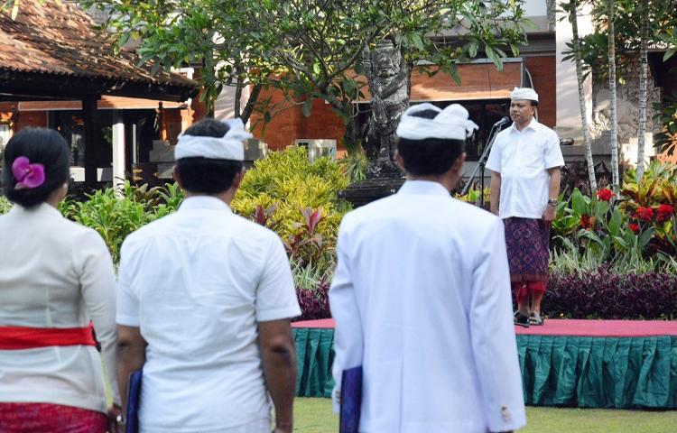 Apel Berbusana Adat, ASN Pemprov Diminta Jadi Contoh Penerapan Pergub nomor 79 tahun 2018