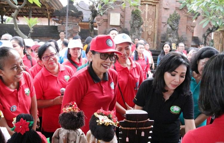 Dukung Program Nangun Sat Kerthi Loka Bali, Putri Koster Sosialisasikan HATINYA PKK di Denpasar