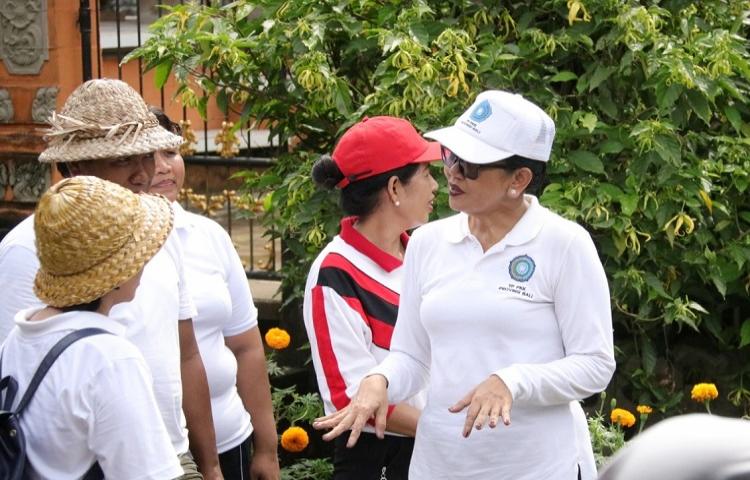 Ny. Putri Koster Lakukan Sosialisasi dan Sinkronisasi HATINYA PKK di Desa Pesinggahan