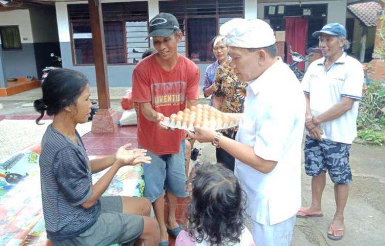 Pemprov Bali Bantu Cening Daksa, Penderita Lumpuh Di Desa Nyalian, Klungkung