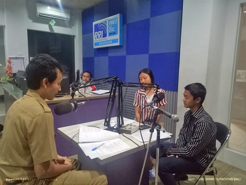 Peran Anak Muda Dalam Mendukung Pembatasan Sampah Plastik Di Numpang Nampang Techno Corner RRI Pro 2