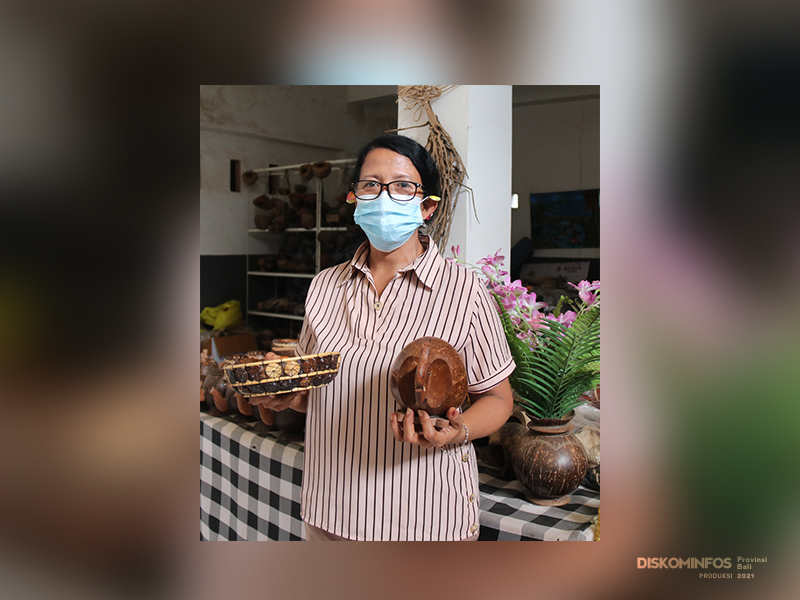 Yande Batok: Kerajinan dari Kelapa Bali