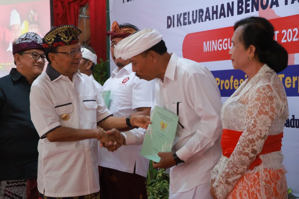 Gubernur Bali Wayan Koster Tuntaskan Konflik Pertanahan 93 Tahun di Banjar Mumbul, Badung