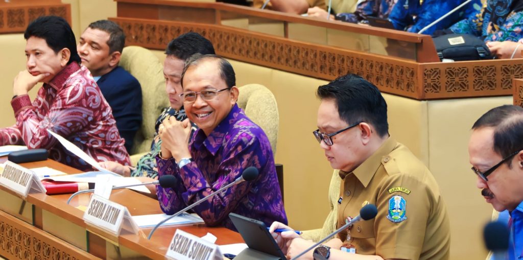 Gubernur Wayan Koster Paparkan RUU Provinsi Bali Dihadapan Panja RUU Komisi II DPR RI