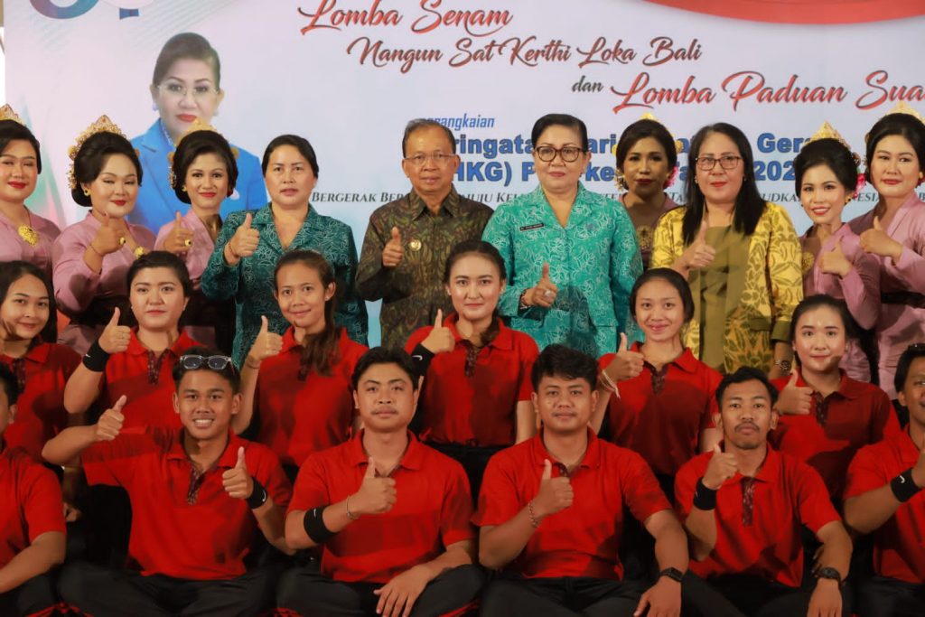 Dihadiri Gubernur Koster, Ny Putri Koster Buka Lomba Senam Nangun Sat Kerthi Loka Bali dan Lomba Paduan Suara