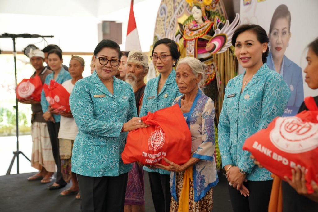 Aksi Sosial PKK Pasar Rakyat, Ny Putri Koster Sebut Aksi Perkuat Sinergitas PKK Provinsi dan Kabupaten