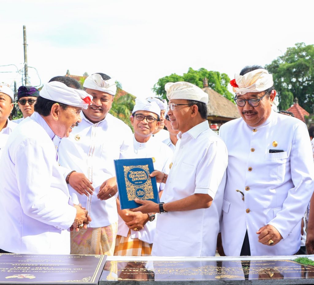 Gubernur Wayan Koster dan Wagub Tjok Oka Sukawati Resmikan Pasar Rakyat Tematik Wisata Ubud Didampingi Bupati Gianyar