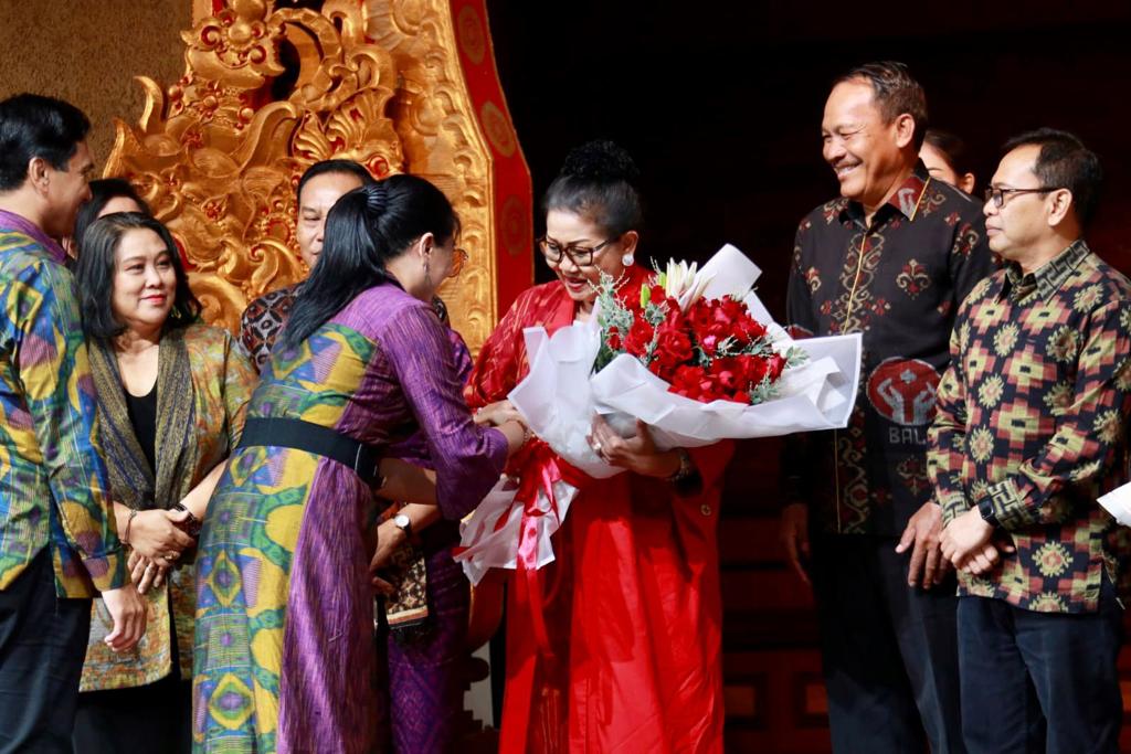 Ny Putri Koster Pastikan Komitmen Pemerintah Lestarikan dan Kembangkan Kerajinan