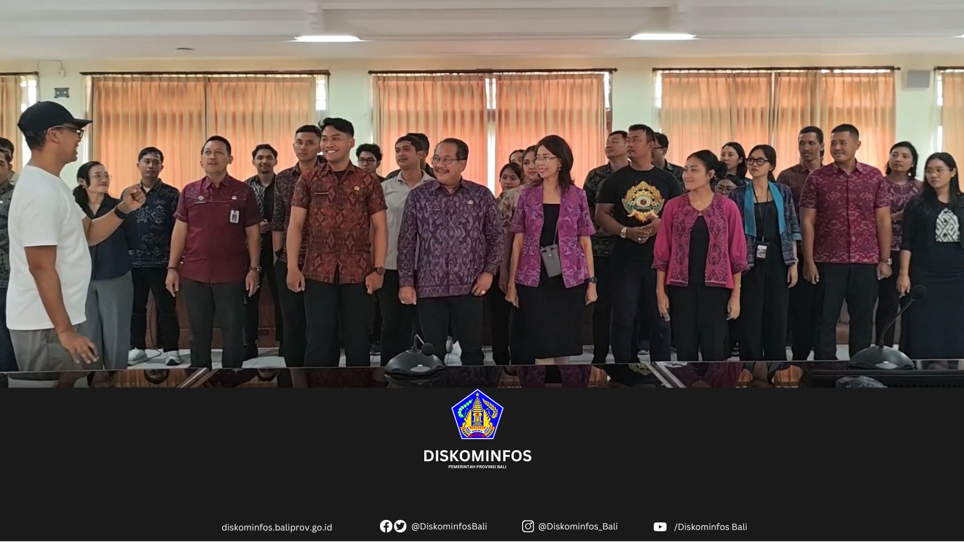 Diskominfos Bali Adakan Latihan Fashion Show Guna Tingkatkan Kepercayaan Diri ASN